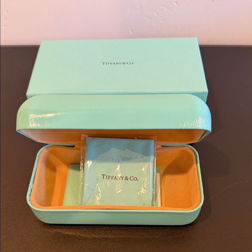 Tiffany & Co. Hard Shell Sunglasses Case w/cleaning Cloth - Picture 1 of 3